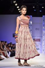 Model walk the ramp for Payal Pratap Show at Wills Lifestyle India Fashion Week 2012 day 1 on 6th Oct 2012 (5).JPG